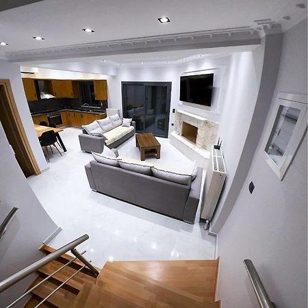 Kontis' Deluxe Furnished Apartment Loutráki Dış mekan fotoğraf