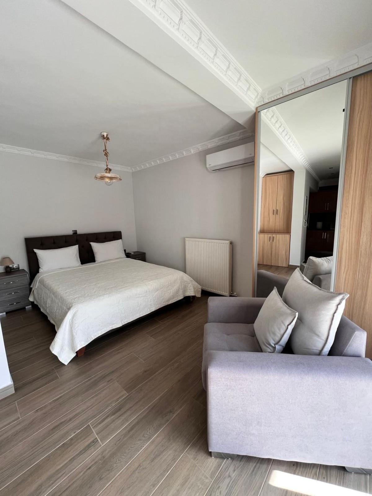 Kontis' Deluxe Furnished Apartment Loutráki Dış mekan fotoğraf