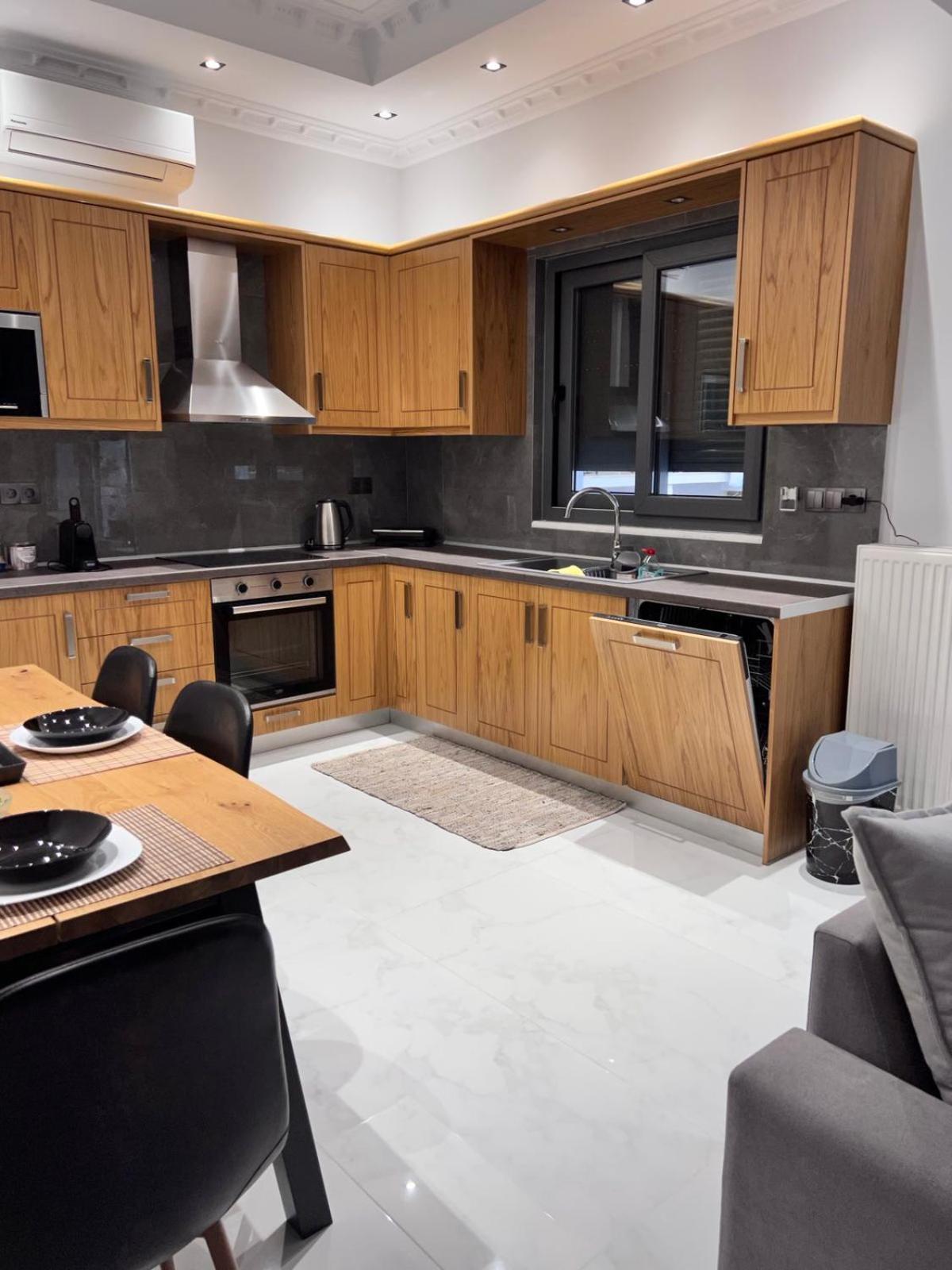Kontis' Deluxe Furnished Apartment Loutráki Dış mekan fotoğraf